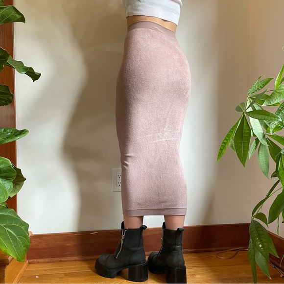 Mauve Pink Pencil Skirt - Picture 2 of 12